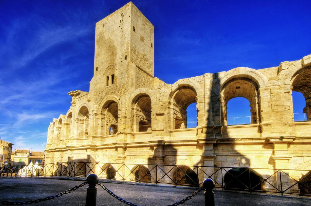 Entre Nimes Et Arles Villa Bellegarde  Exterior photo